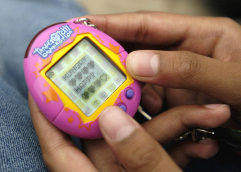 La vita e le tante orribili morti del Tamagotchi, il primo animaletto da compagnia digitale
