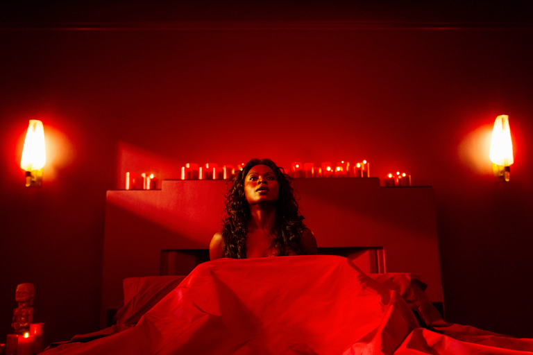 Eccessiva e tamarra, American Gods è la serie tv dark d’autore che ci fa impazzire