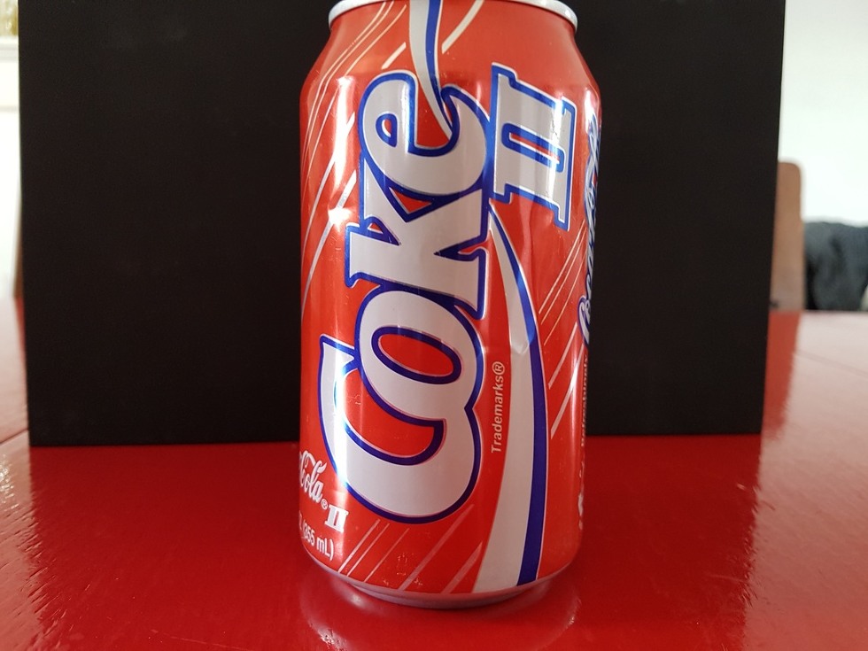La coke 2 o New Coke è stato un tentativo fallimentare di riformulare la ricetta della Coca Cola originale per fare un sequel tipico degli anni '80.