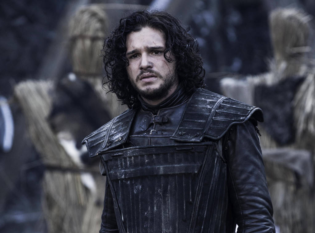 Stando sempre sul pezzo, anche Kit Harington sarebbe niente male come Pontefice, con la monoespressione di chi non sa niente, proprio come Jon Snow.
