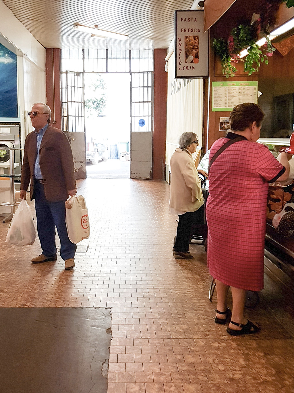 Mercato comunale di via Montegani (Foto di Gabriele Ferraresi)