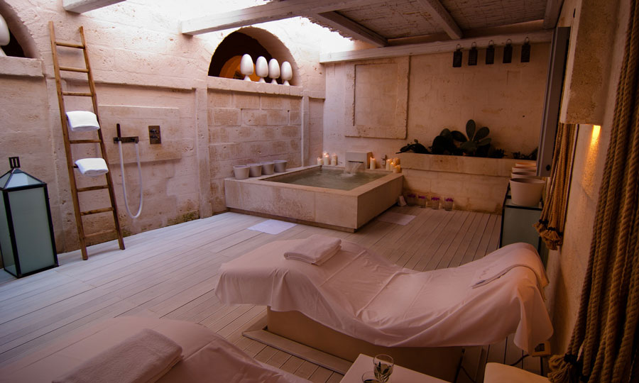 Una struttura enorme, elegante e lussuosa, con possibilità di detox psicofisico e trattamenti à la carte nelle acque termali, uniti ai trattamenti viso e ai massaggi  che temprano corpo e fisico. 
Tutte le informazioni sul sito ufficiale