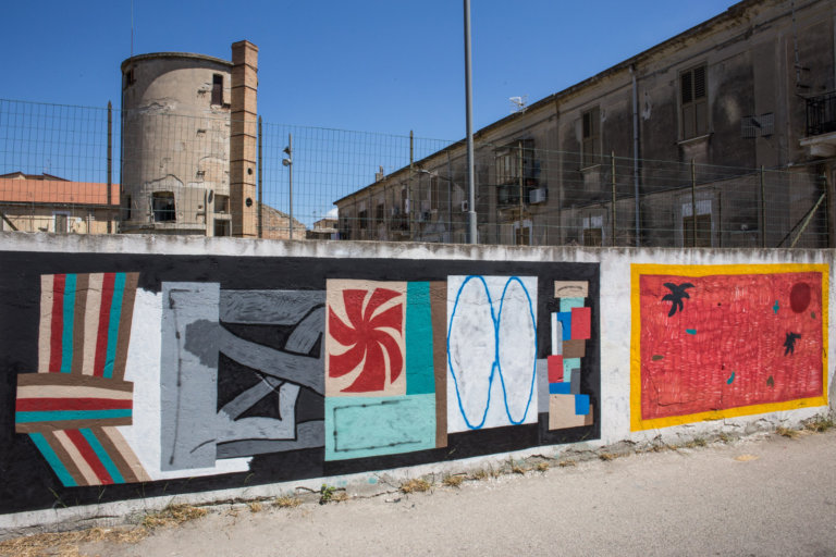Torna Altrove Festival: la street art di Borondo si unisce alla musica nella rassegna calabrese