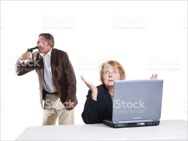 - Se vai su Tinder m'ammazzo.
- Whatever.