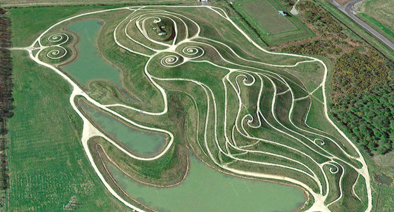 The Lady of the North: una gigantesca opera di land art di Charles Jencks