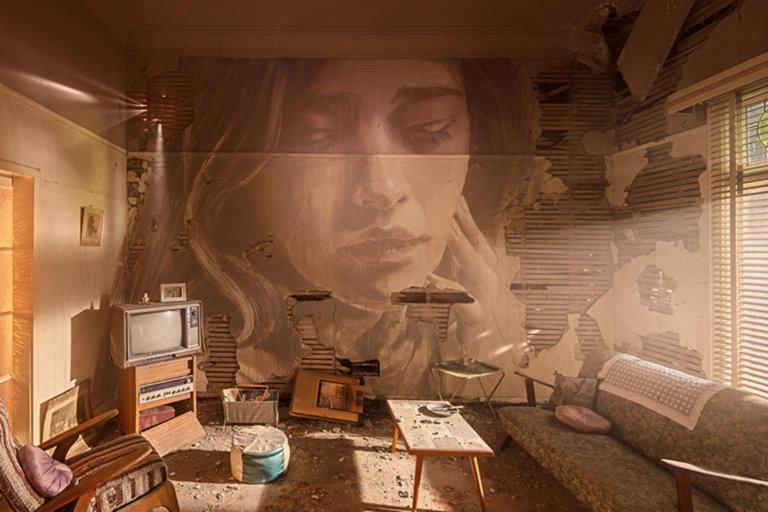 Rone disegna splendidi volti femminili nelle case abbandonate