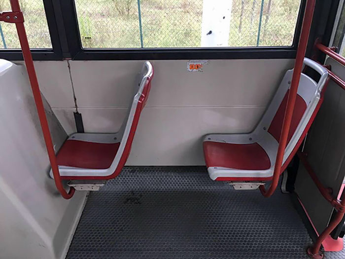 Il sedile per chi vuole stare in piedi.