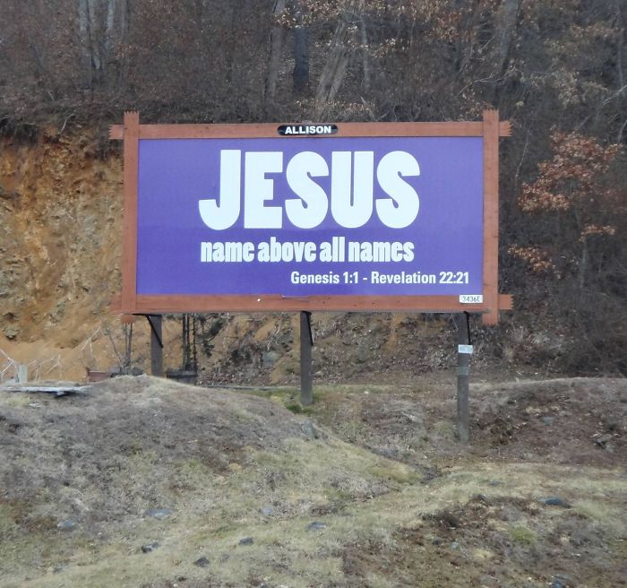 Gesù sarà anche il nome sopra tutto, ma sul cartello c'è scritto Alison.