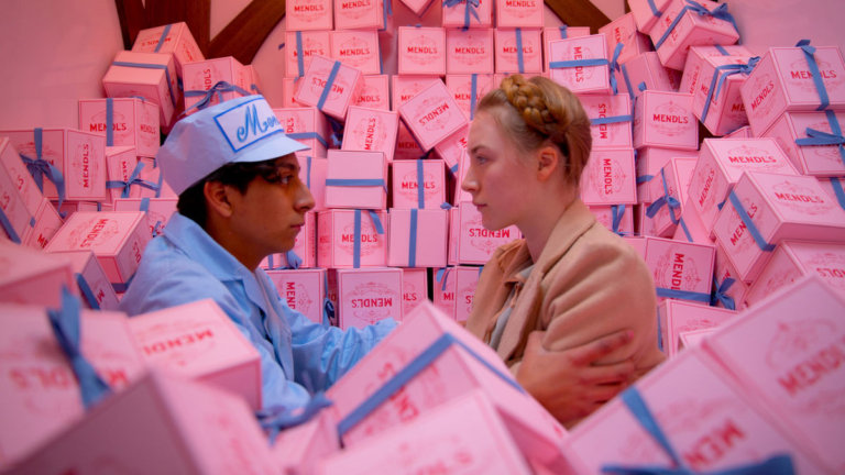 Il mondo di carta di Annie Atkins, la graphic-designer che ha inventato The Grand Budapest Hotel