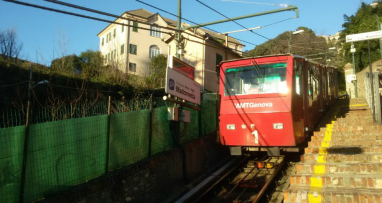 Genova verticale: le meraviglie della funicolare Zecca-Righi