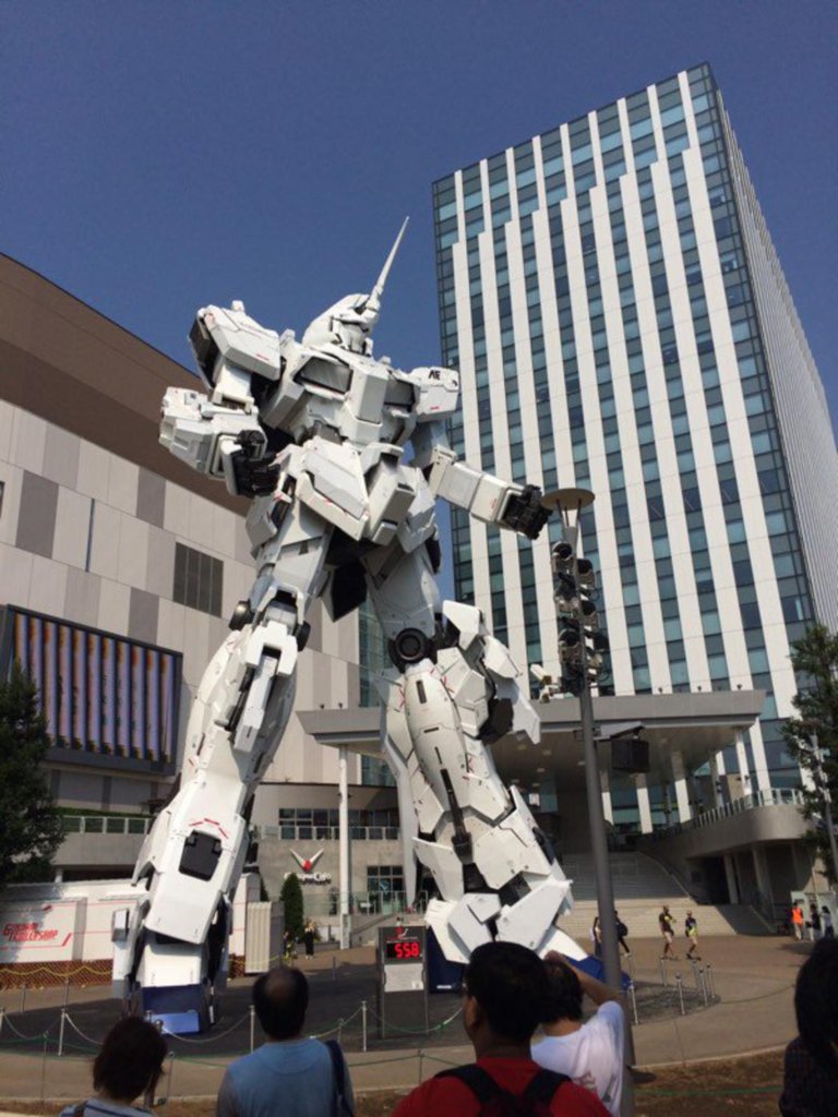 La statua di Gundam a Tokyo