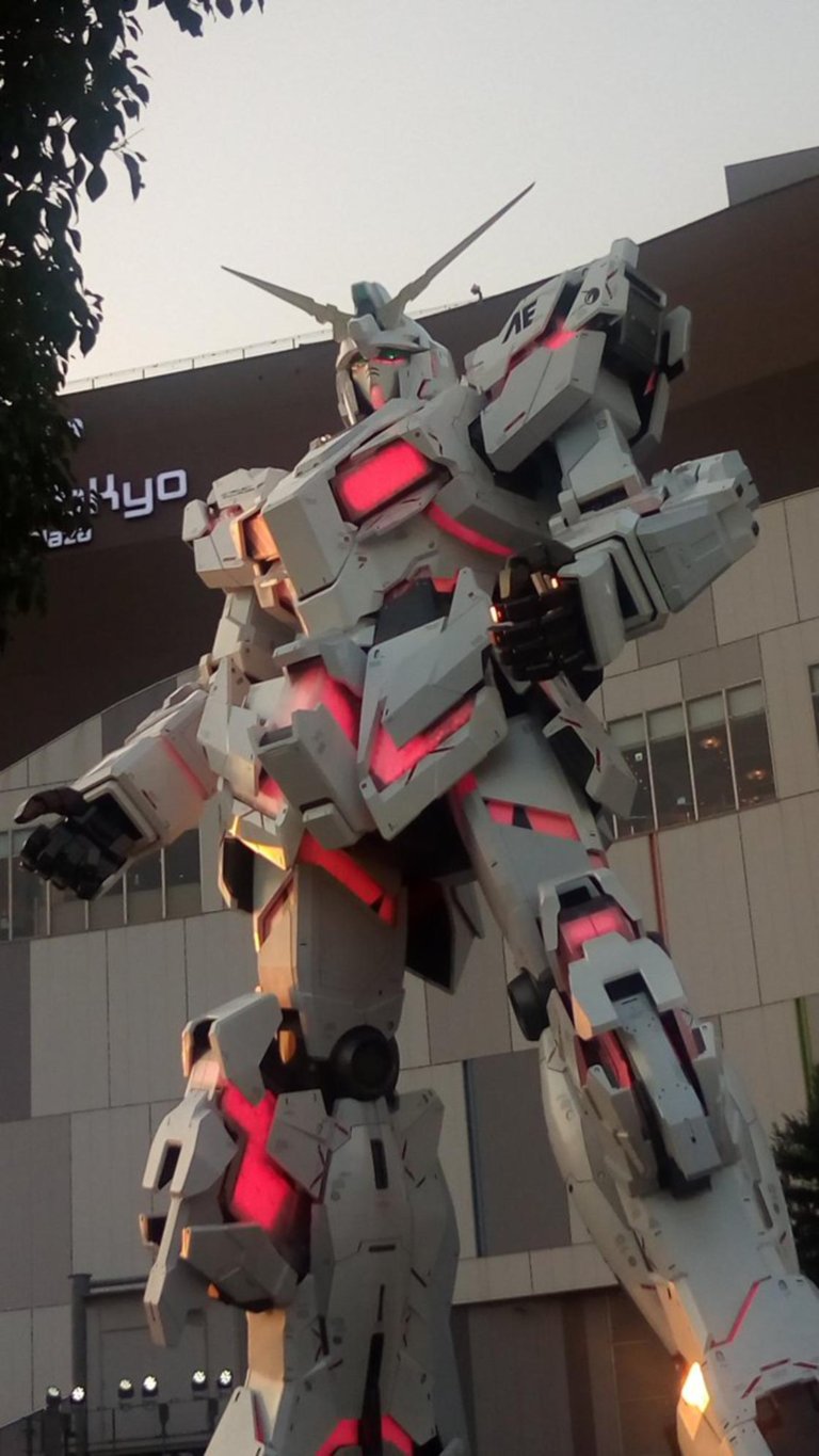 La statua di Gundam a Tokyo