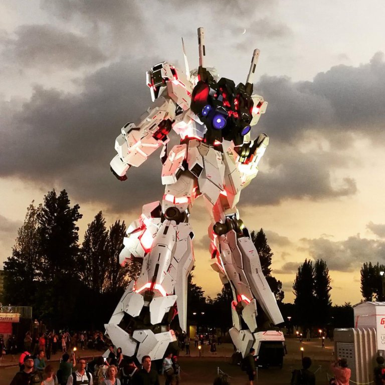 La statua di Gundam a Tokyo