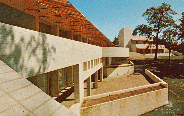 Di certo la luce della seconda foto non aiuta
VIA BOREDPANDA