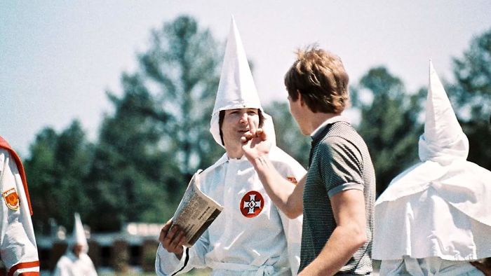 Un amico di mio padre che  manda a quel paese un membro del KKK, 1985 - ohdaviing