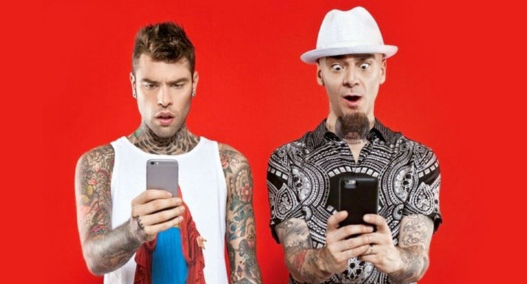 Fedez e J-Ax hanno scritto la canzone più brutta mai sentita