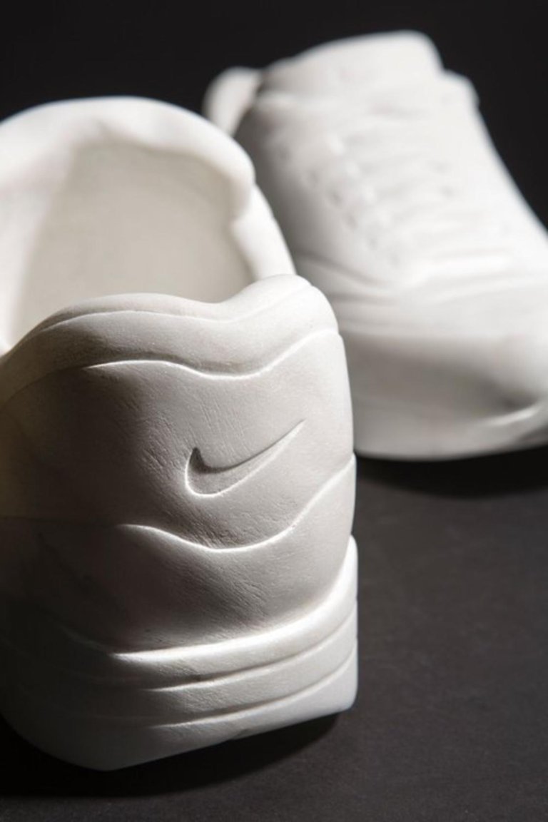 Le sculture in marmo di Alasdair Thomson