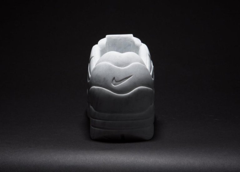 Le sculture in marmo di Alasdair Thomson