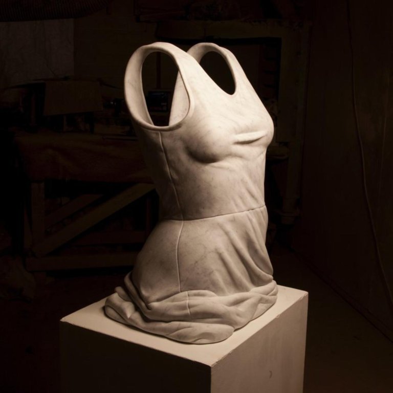 Le sculture in marmo di Alasdair Thomson