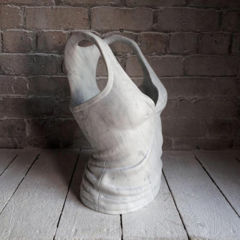 Le sculture in marmo di Alasdair Thomson