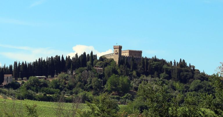 Castello strozzavolpe toscana