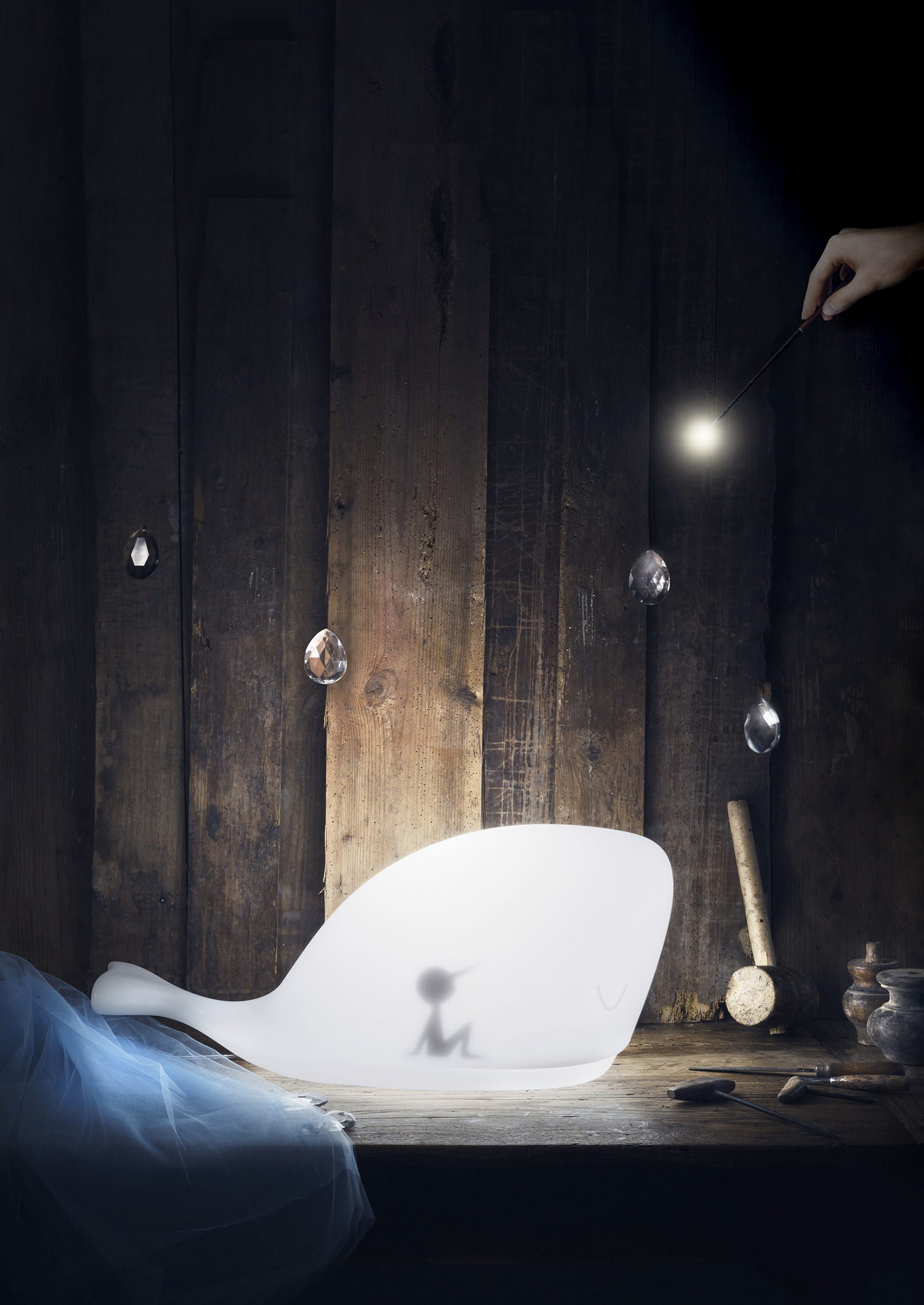 Dopo Mobi, tre nuove lampade di Ale Giorgini dedicate allo Stregatto, ai Tre Porcellini e all'Uomo di Latta: nuove fiabe che si illuminano