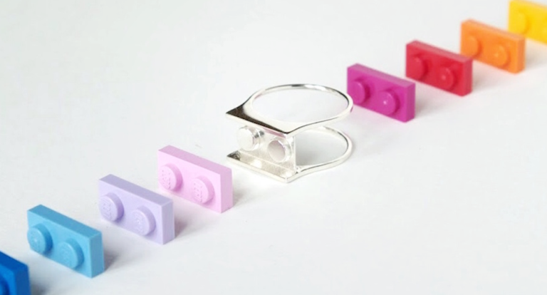 Un Lego è per sempre: gli anelli coi mattoncini incastonati