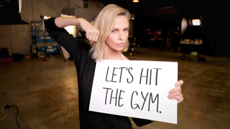 Fatti picchiare da Charlize Theron per beneficenza