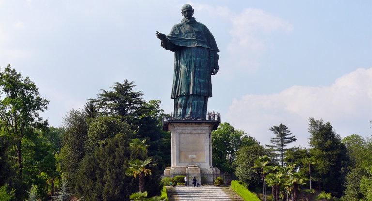 Arona: la città del San Carlone che ispirò la Statua della Libertà