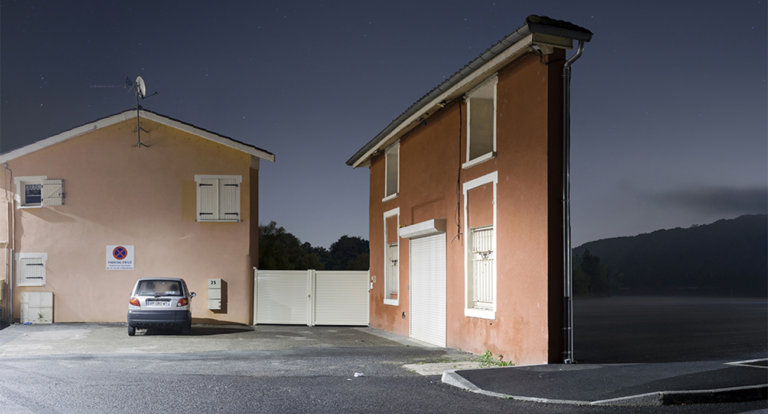 Zacharie Gaudrillot-Roy fotografa le case fatte solo di facciate
