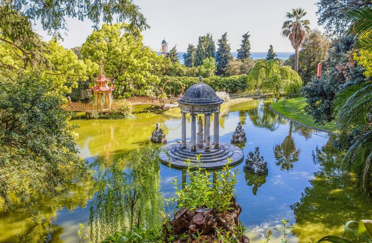 Il giardino esoterico di villa Durazzo-Pallavicini a Genova è bellissimo