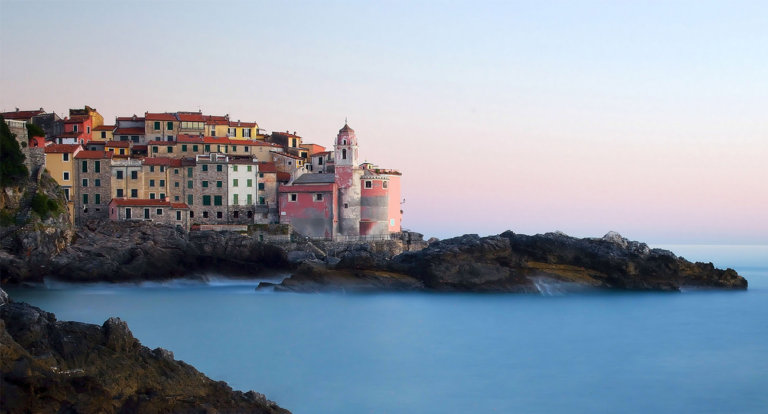 Tellaro, il borgo ligure di poeti, intellettuali e leggende di polpi giganti