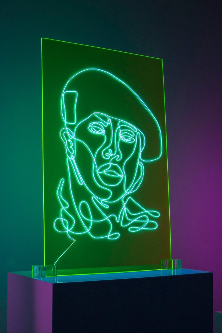 I ritratti di 12 icone del rap fatti col neon da Natalie Wong