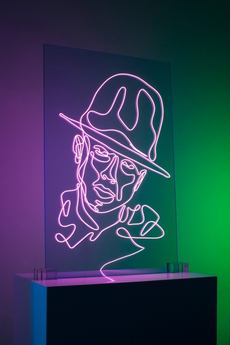 I ritratti di 12 icone del rap fatti col neon da Natalie Wong