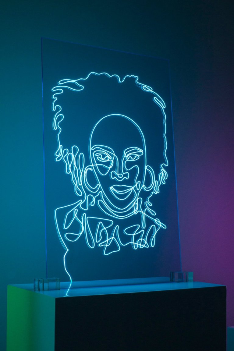 I ritratti di 12 icone del rap fatti col neon da Natalie Wong
