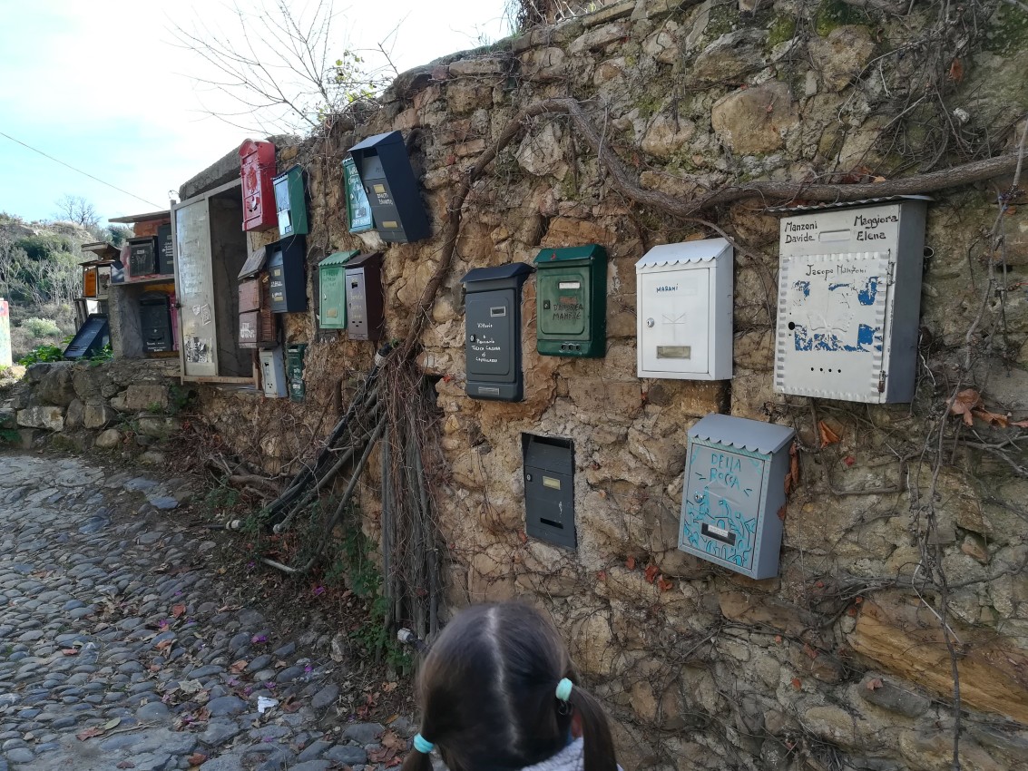 Bussana Vecchia, cassette postali