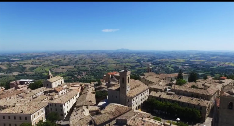 Cingoli-balcone-panoramico-romantico-Italia00