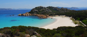 Spiaggia-rosa-isola-budelli-allucinazione-surrealista