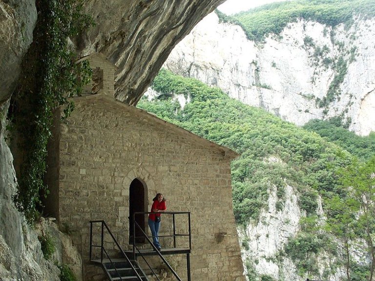 Santuario Madonna di Frasassi panoramio
