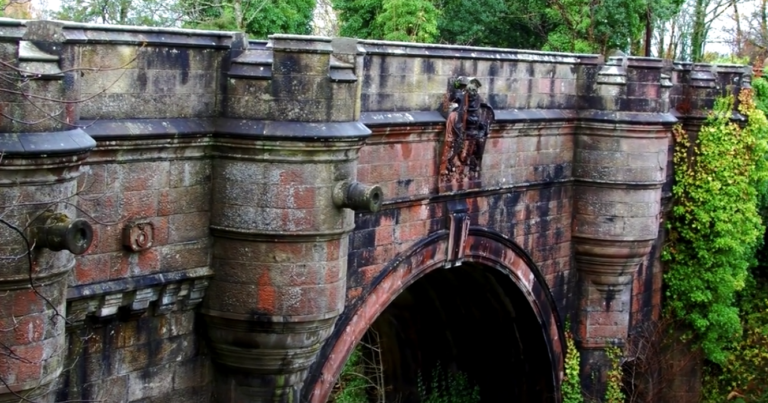 L’Overtoun Bridge è il ponte misterioso dei cani suicidi