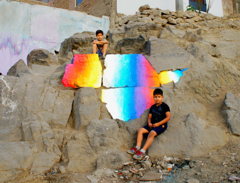 I murales prismatici di Xomatok in Perù