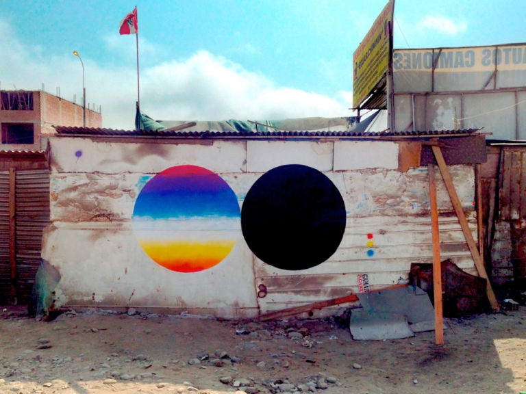 I murales prismatici di Xomatok in Perù