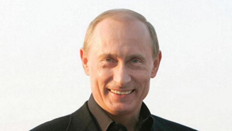 Gli operai russi vanno a scuola di sorrisi in vista dei Mondiali