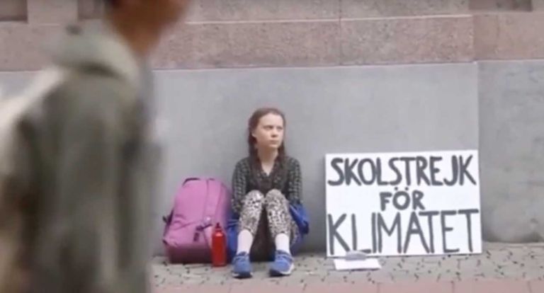 “Gli adulti sputano sul mio futuro”, lo sciopero di Greta contro il cambiamento climatico