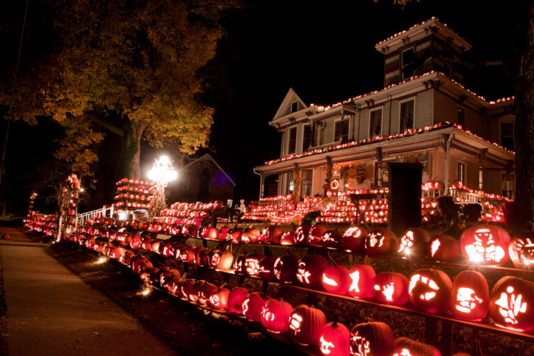 La casa con tremila zucche in West Virginia saluta l’inizio di ottobre