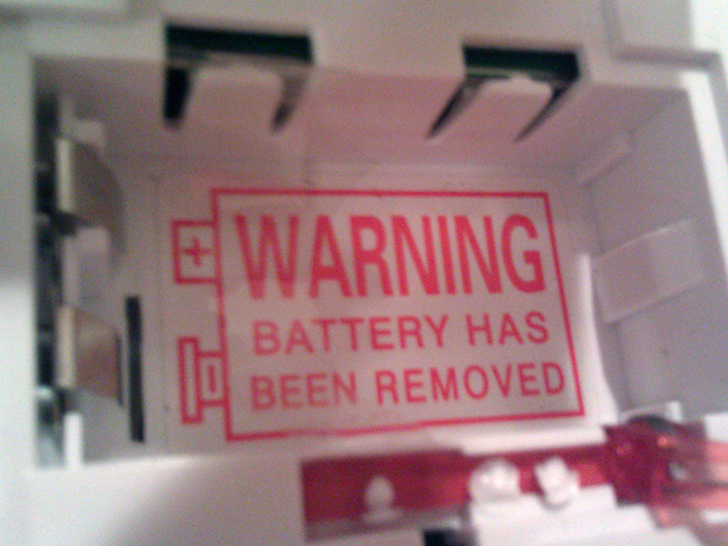 Attenzione, la batteria è stata rimossa.