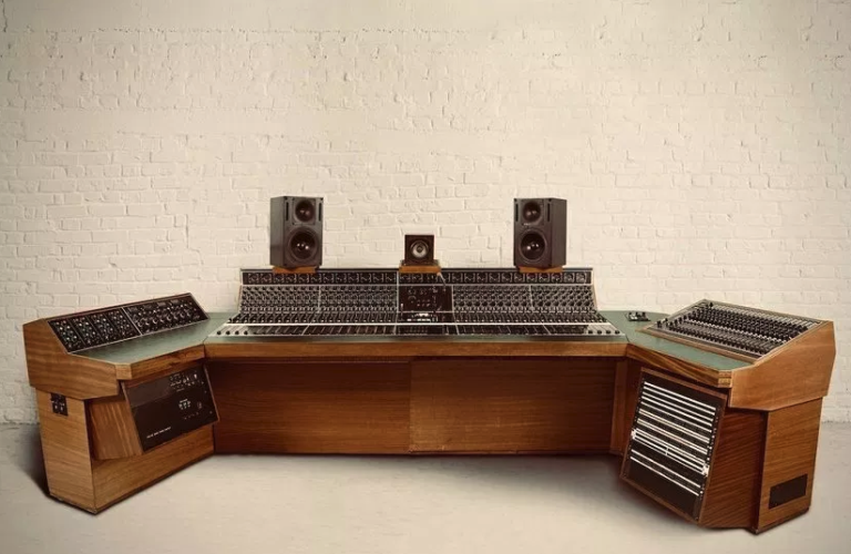 La leggendaria console usata per registrare Stairway to Heaven dei Led Zeppelin è in vendita