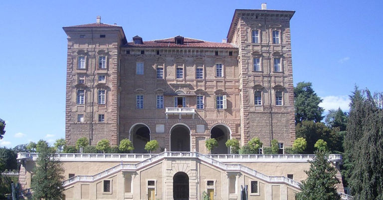 A meno di un’ora da Torino c’è un castello dimenticato pieno di segreti e di tesori