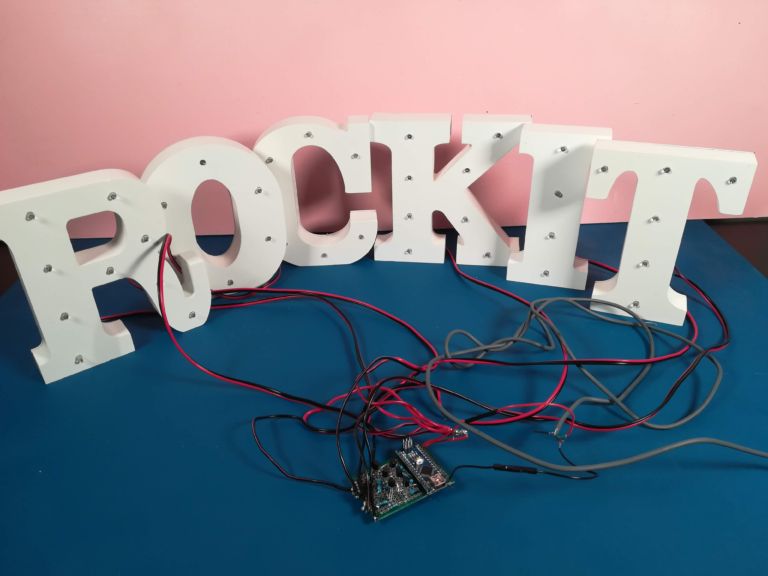 Hacking di lettere luminose con Arduino