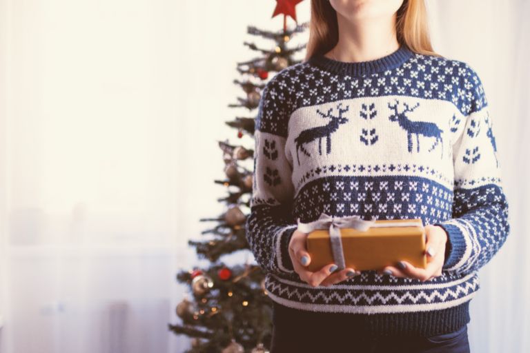 Natale in ufficio i migliori regali divertenti da fare ai tuoi colleghi